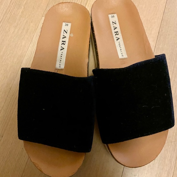 Sandals - Picture 2 of 3